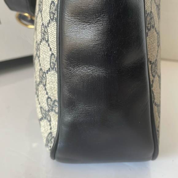 Authentic Gucci Canvas Sherry Line Shoulder Bag. - Picture 4 of 16